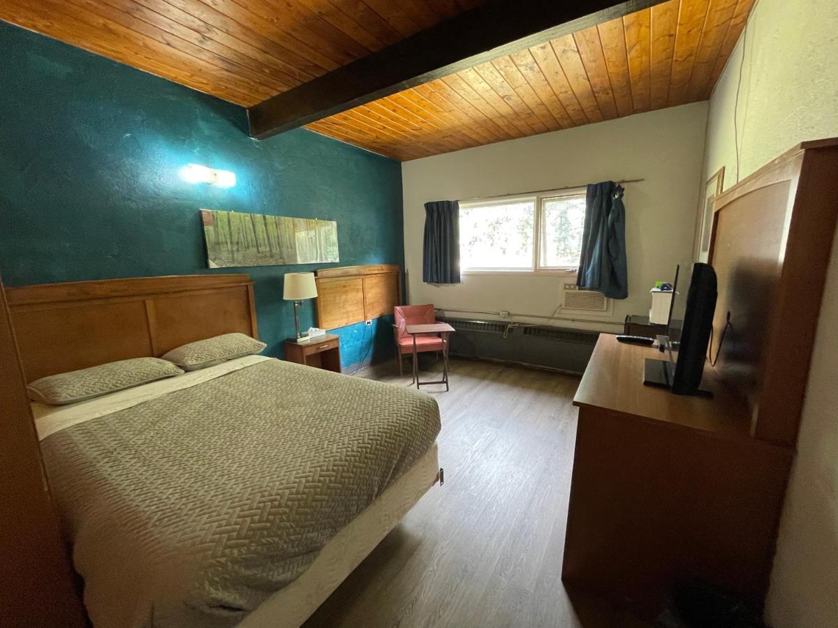 Rosthern Hotel Екстериор снимка